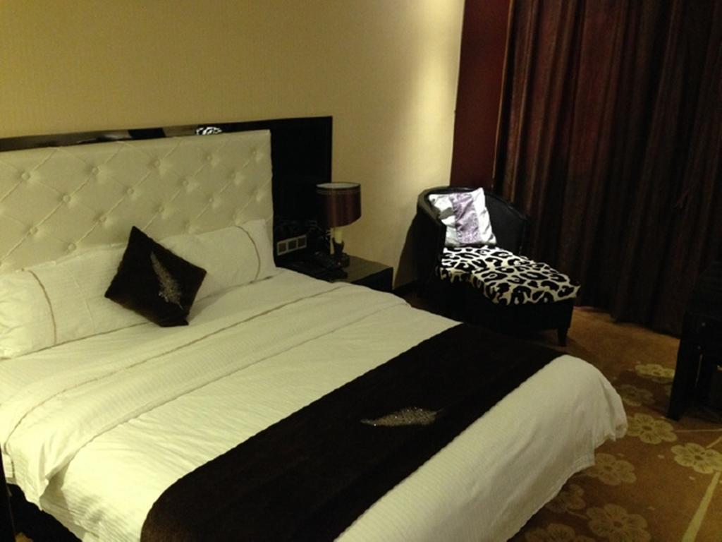 Tianguo Times Hotel Foshan Room photo